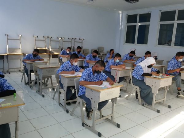 Pelaksanaan Ujian Akhir Semester Ganjil Sekolah Menengah Kejuruan Negeri 2 Palembang (Hari ke-3)
