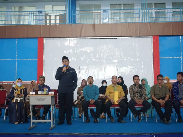 Tausiah dan Senam Bersama Tiap Hari Jum'at Bagi Warga SMK Negeri 2 Palembang Tausiah dan Senam Bersama Tiap Hari Jum'at Bagi Warga SMK Negeri 2 Palembang