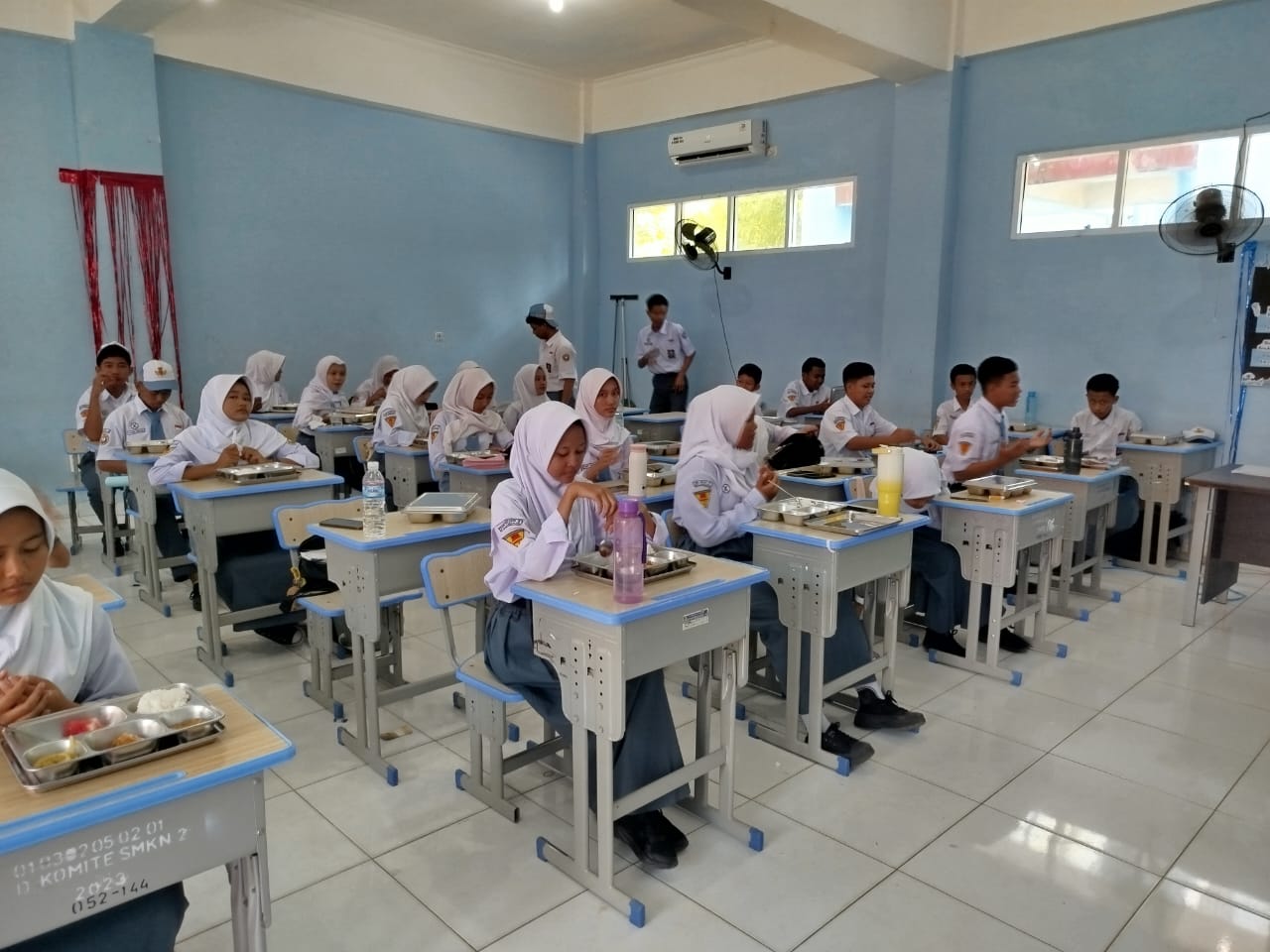 Pelaksanaan Program Makan Bergizi Gratis (MBG) bagi siswa-siswi SMK N 2 Palembang telah terlaksana dengan baik dan lancar Pelaksanaan Program Makan Bergizi Gratis (MBG) bagi siswa-siswi SMK N 2 Palembang telah terlaksana dengan baik dan lancar