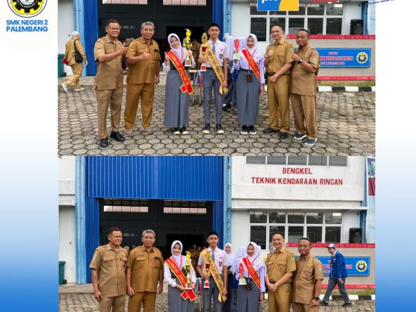 Upacara bendera rutin SMKN 2 Palembang sekaligus penyerahan penghargaan kepada Siswa berprestasi, Senin 30 Maret 2026.
